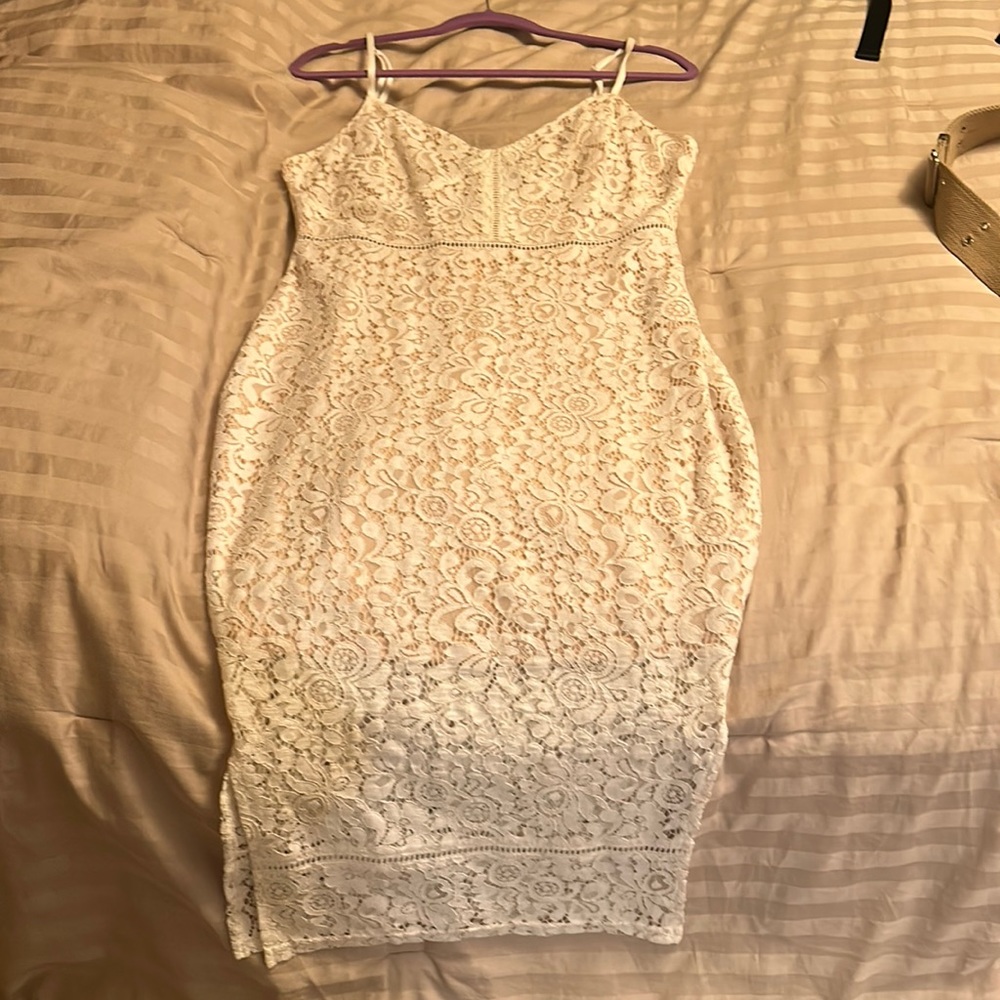 Lace and nude dress size 8 missguided super cute worn once no pilling